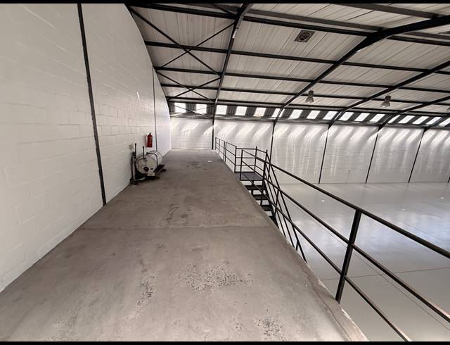 520M² WAREHOUSE TO LET IN PAROW INDUSTRIAL
